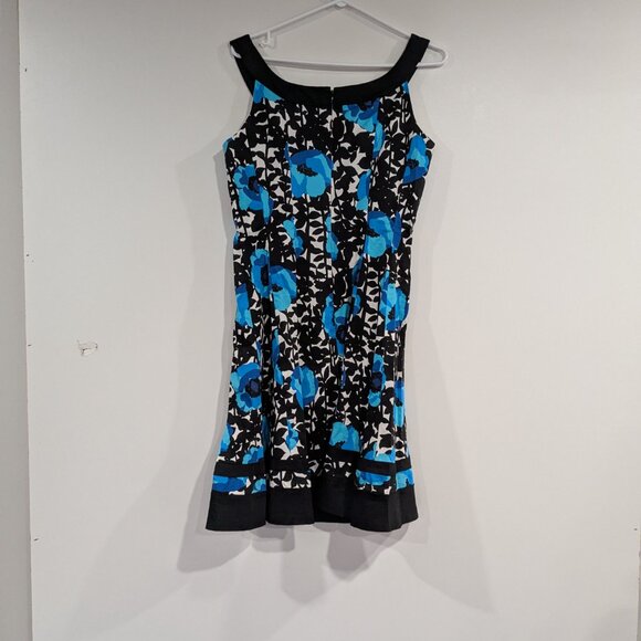 Jones Wear Dress Floral Sleeveless A-Line Dress Blue White Black Size 8 - Picture 3 of 3